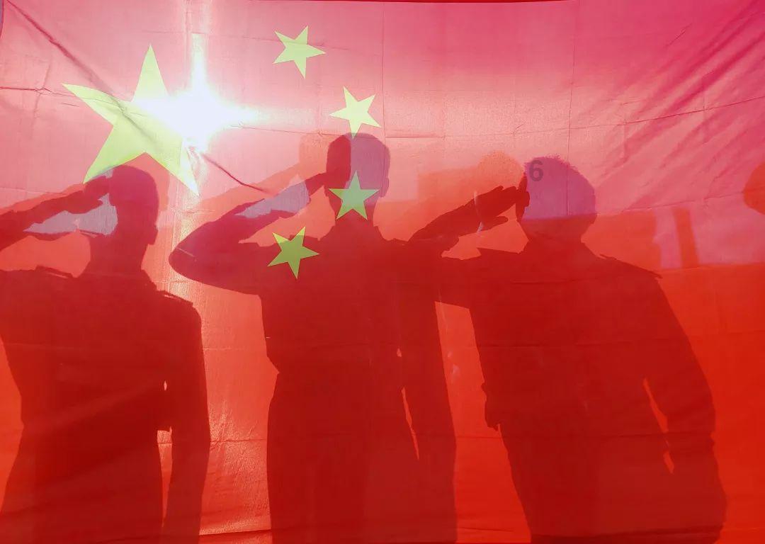 重庆坠亡姐弟生母看望孩子，悲伤过度被送往医院：给你们伸冤了